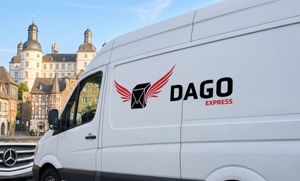 DAGO Express Kurierdienst Sprinter vor Schloss Bensberg in Bergisch Gladbach