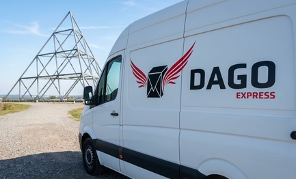 DAGO Express Kurierdienst Sprinter vor Tetraeder auf der Halde in Bottrop