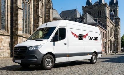 DAGO Express Kurierdienst Sprinter vor Reinoldikirche in Dortmund