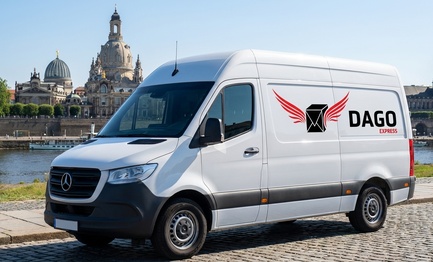 DAGO Express Kurierdienst Sprinter vor Frauenkirche in Dresden
