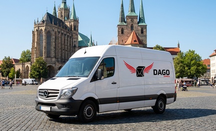 DAGO Express Kurierdienst Sprinter vor Erfurter Dom und Severikirche in Erfurt