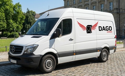 DAGO Express Kurierdienst Sprinter vor Guetersloher Rathaus in Guetersloh