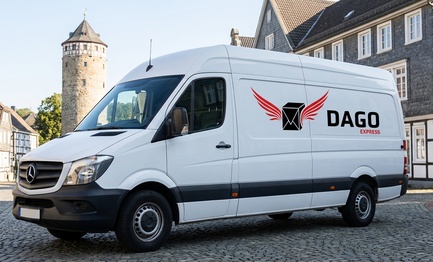DAGO Express Kurierdienst Sprinter vor Historischer Stadtturm in Iserlohn