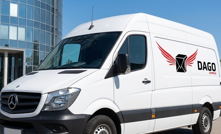 DAGO Express Kurierdienst Sprinter vor JenTower in Jena