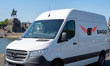 DAGO Express Kurierdienst Sprinter vor Deutsches Eck mit Reiterstandbild in Koblenz