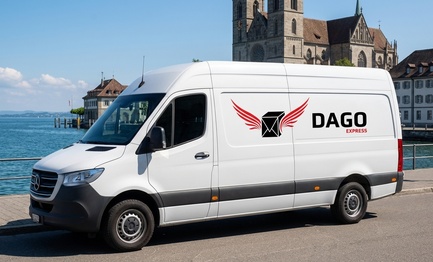 DAGO Express Kurierdienst Sprinter vor Konstanzer Muenster am Bodensee in Konstanz