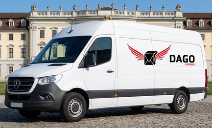 DAGO Express Kurierdienst Sprinter vor Residenzschloss Ludwigsburg in Ludwigsburg