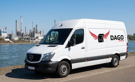 DAGO Express Kurierdienst Sprinter vor BASF-Werk am Rhein in Ludwigshafen am Rhein