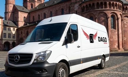 DAGO Express Kurierdienst Sprinter vor Mainzer Dom in Mainz