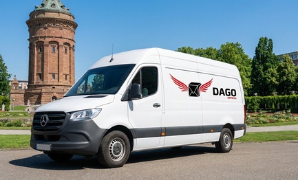 DAGO Express Kurierdienst Sprinter vor Mannheimer Wasserturm in Mannheim
