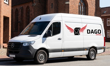 DAGO Express Kurierdienst Sprinter vor Vicelinkirche in Neumuenster