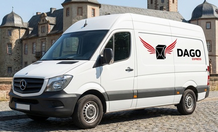 DAGO Express Kurierdienst Sprinter vor Isenburger Schloss in Offenbach am Main