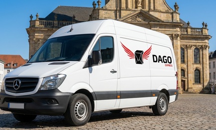 DAGO Express Kurierdienst Sprinter vor Ludwigskirche in Saarbruecken