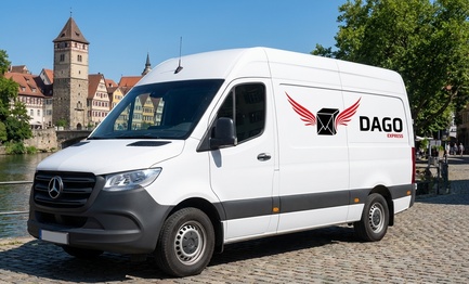 DAGO Express Kurierdienst Sprinter vor Hoelderlinturm am Neckar in Tuebingen
