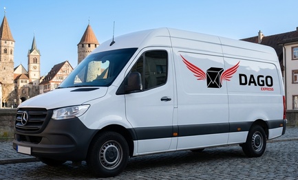 DAGO Express Kurierdienst Sprinter vor Muenster und historische Stadttuerme in Villingen-Schwenningen