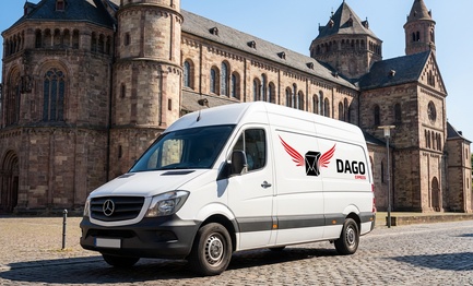 DAGO Express Kurierdienst Sprinter vor Wormser Dom in Worms