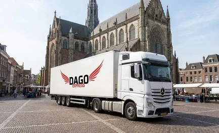 DAGO Express transportbedrijf vrachtwagen in Haarlem