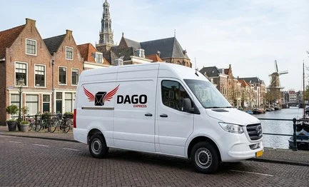 DAGO Express koeriersdienst sprinter bestelwagen in Leiden